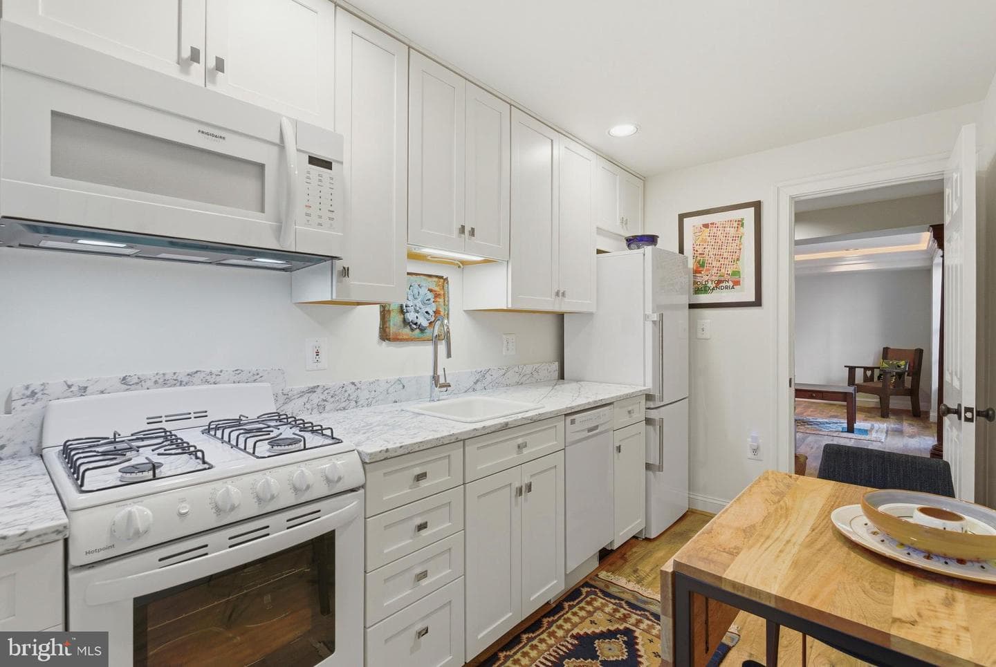 808 Oronoco Street photo 27