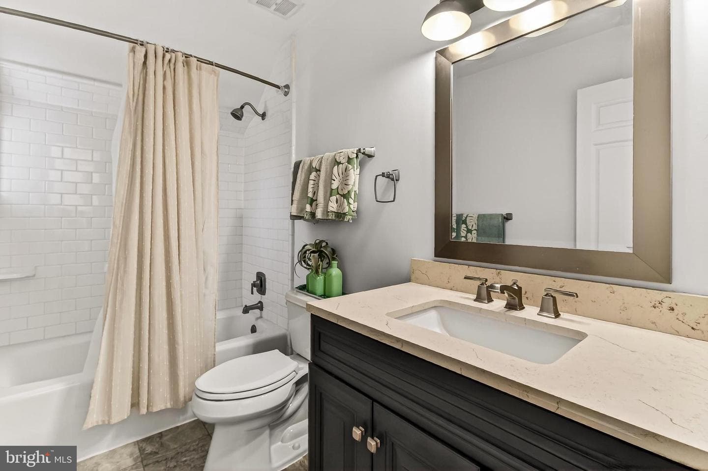 902 Oronoco Street photo 30