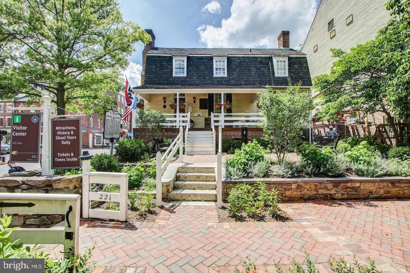 902 Oronoco Street photo 65