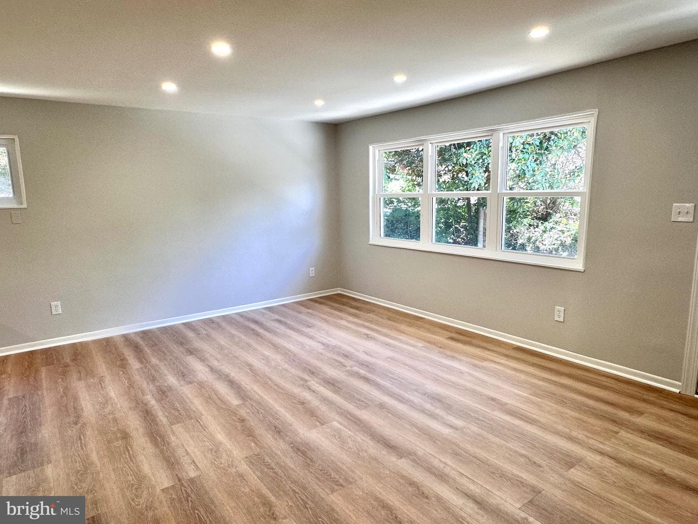 322 N Gordon Street photo 9