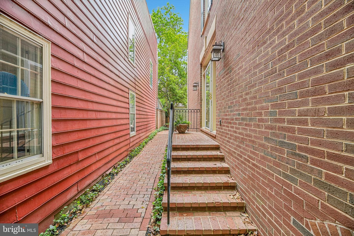 428 S Fairfax St photo 3