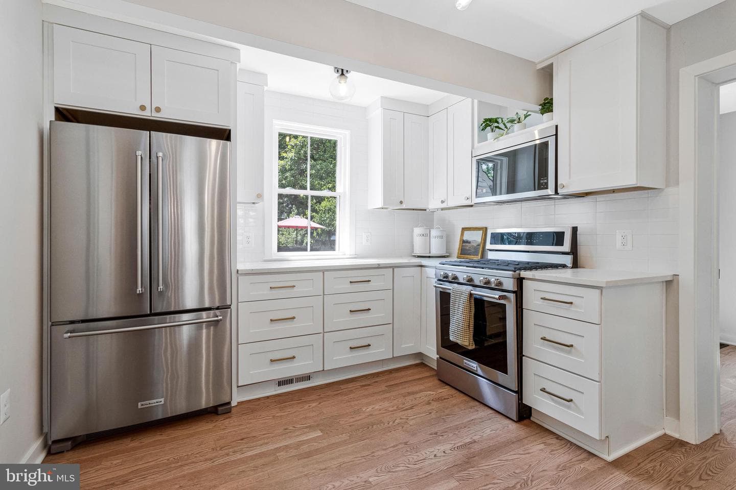 110 E Spring Street photo 17