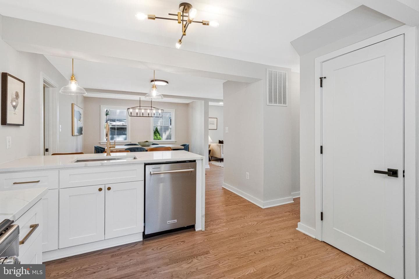 110 E Spring Street photo 18