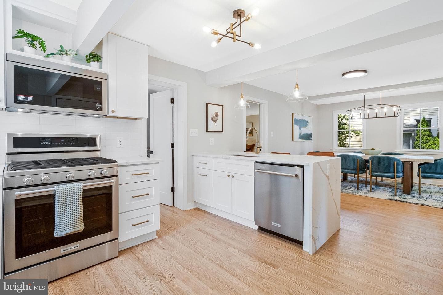 110 E Spring Street photo 20