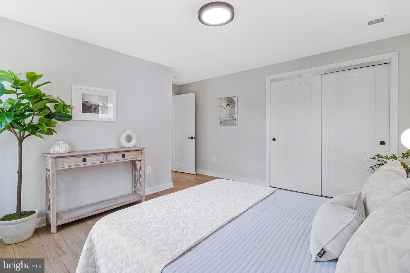 110 E Spring Street photo 37