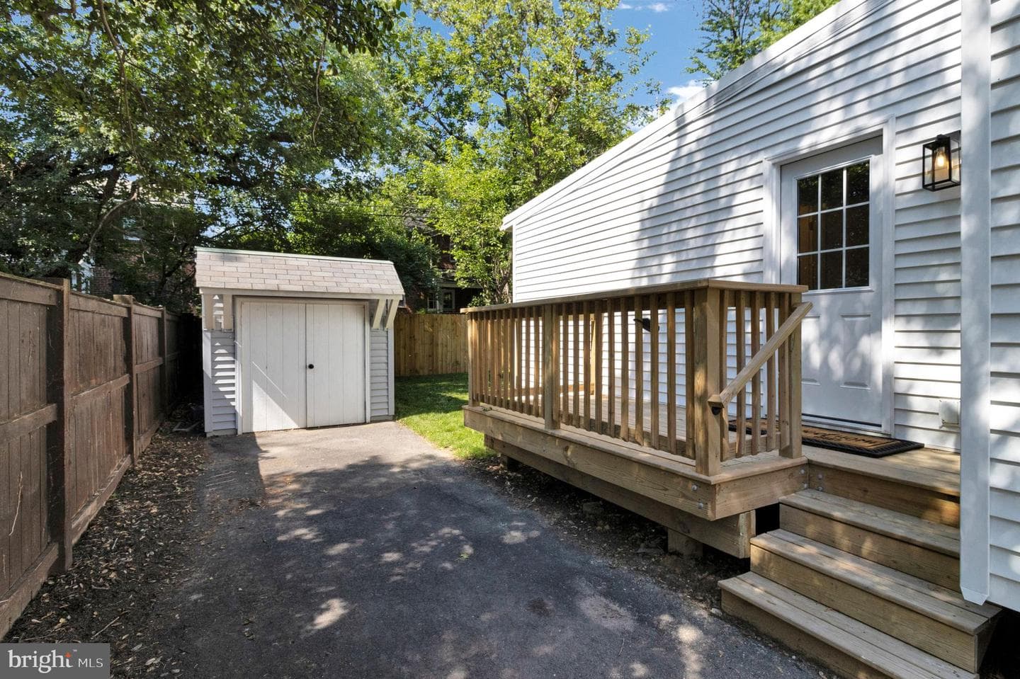 110 E Spring Street photo 38