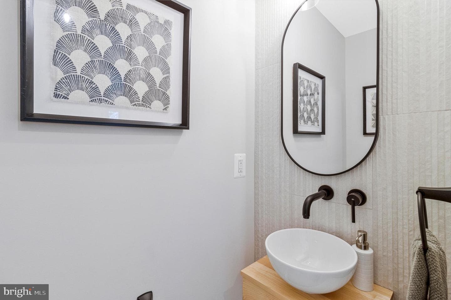110 E Spring Street photo 4