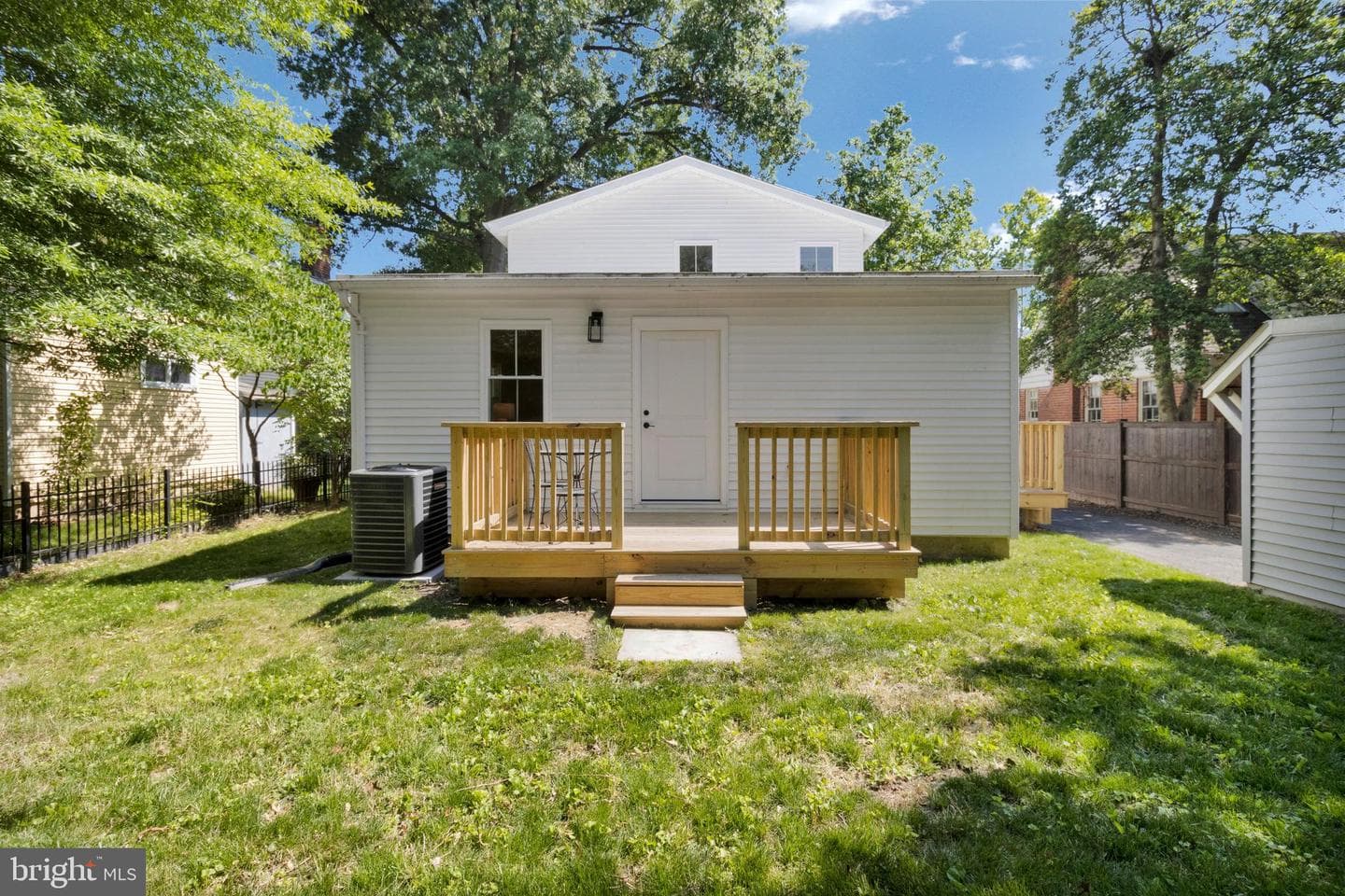 110 E Spring Street photo 40
