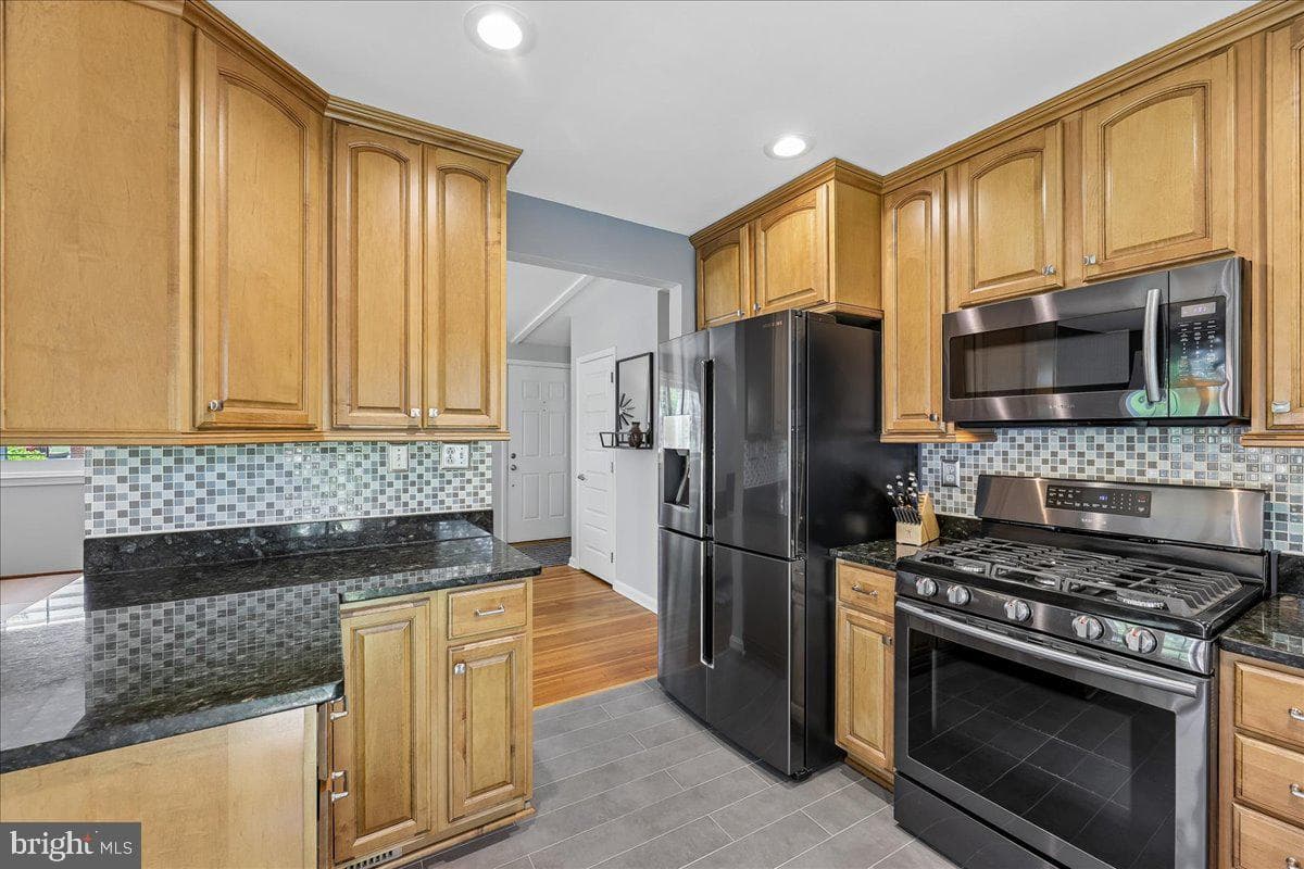 500 N Naylor Street N photo 11