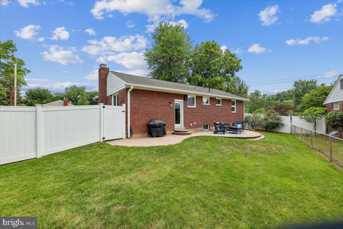 500 N Naylor Street N photo 18