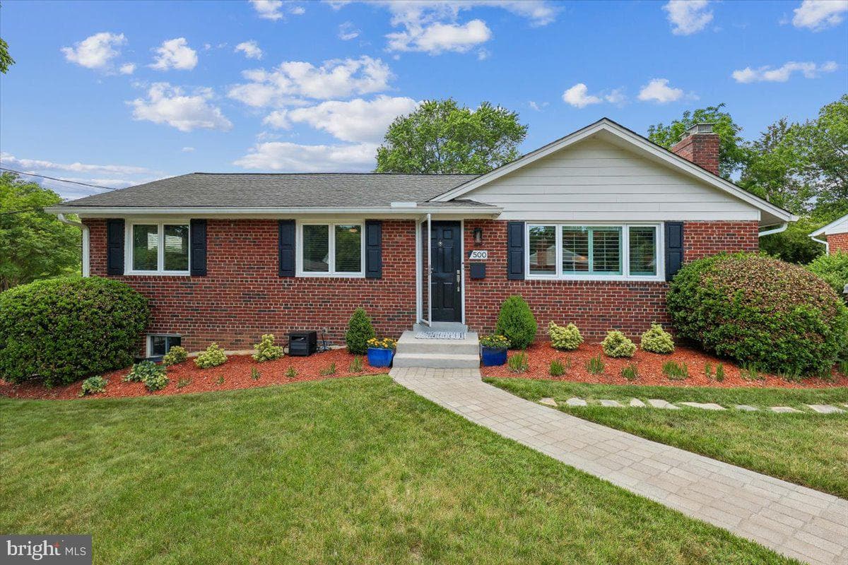 500 N Naylor Street N photo 2