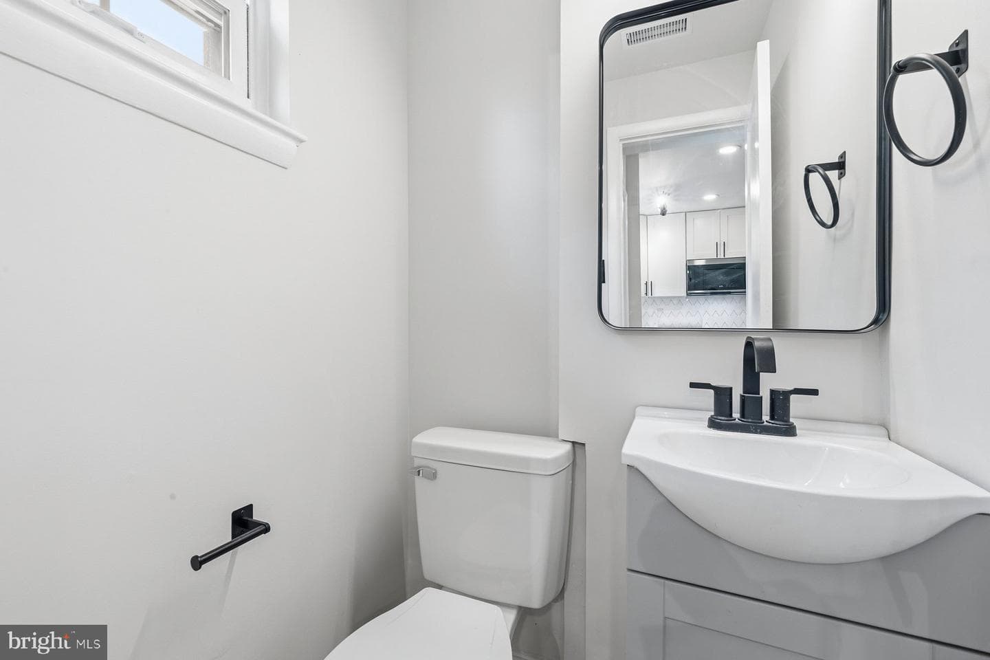 1004 Colonial Avenue photo 12