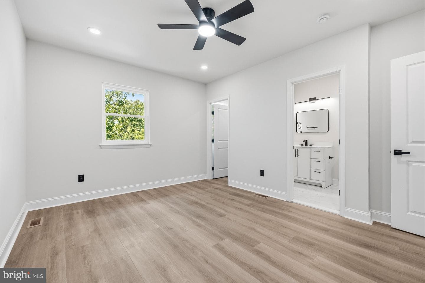 1004 Colonial Avenue photo 15