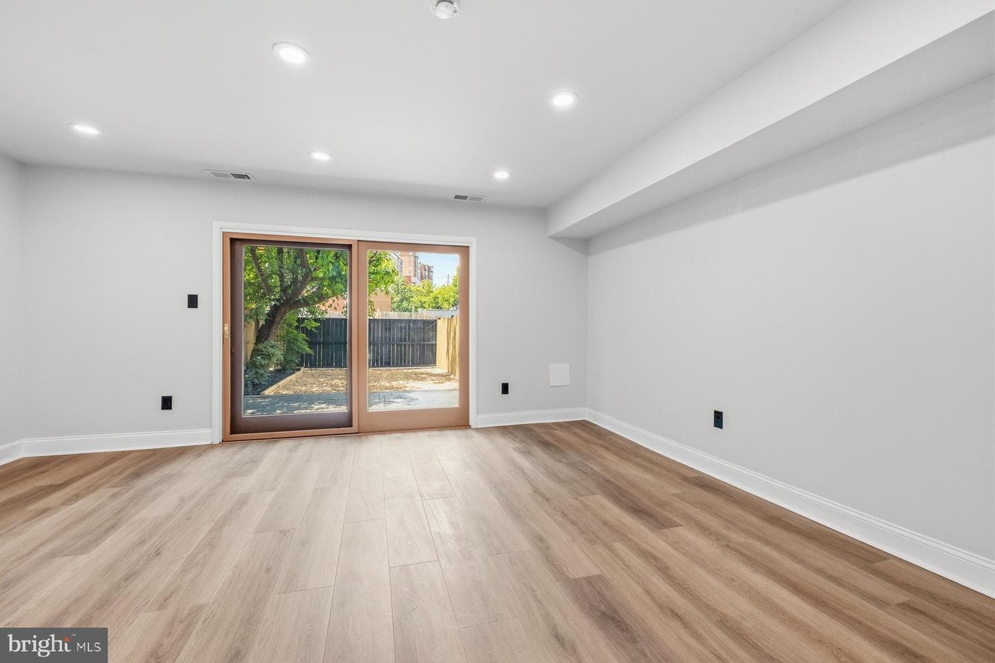 1004 Colonial Avenue photo 6