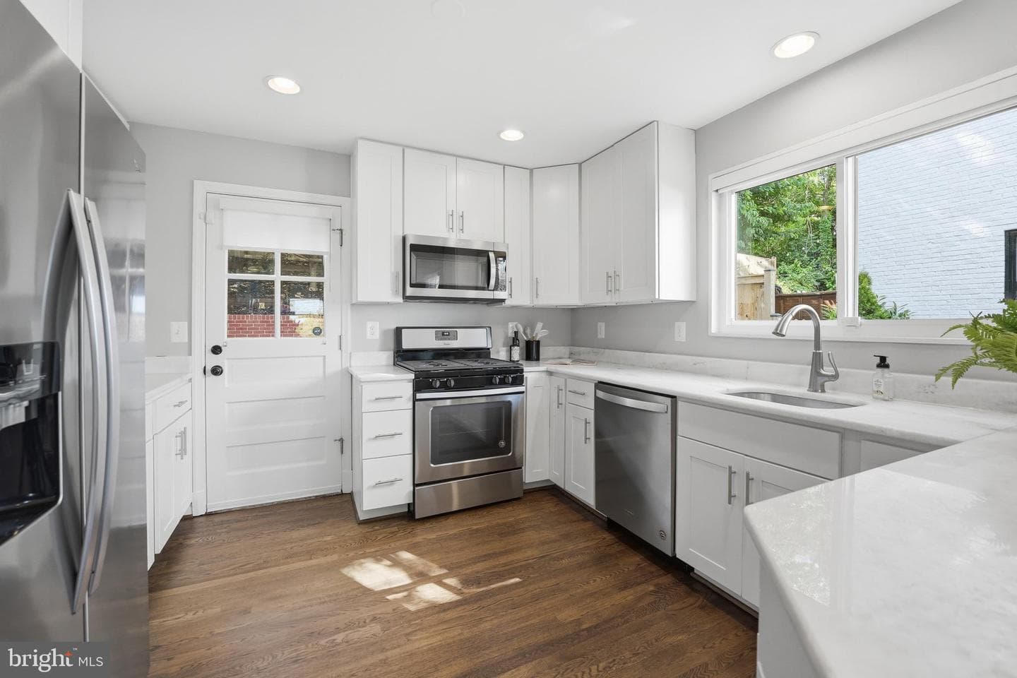 2722 Hickory Street photo 5