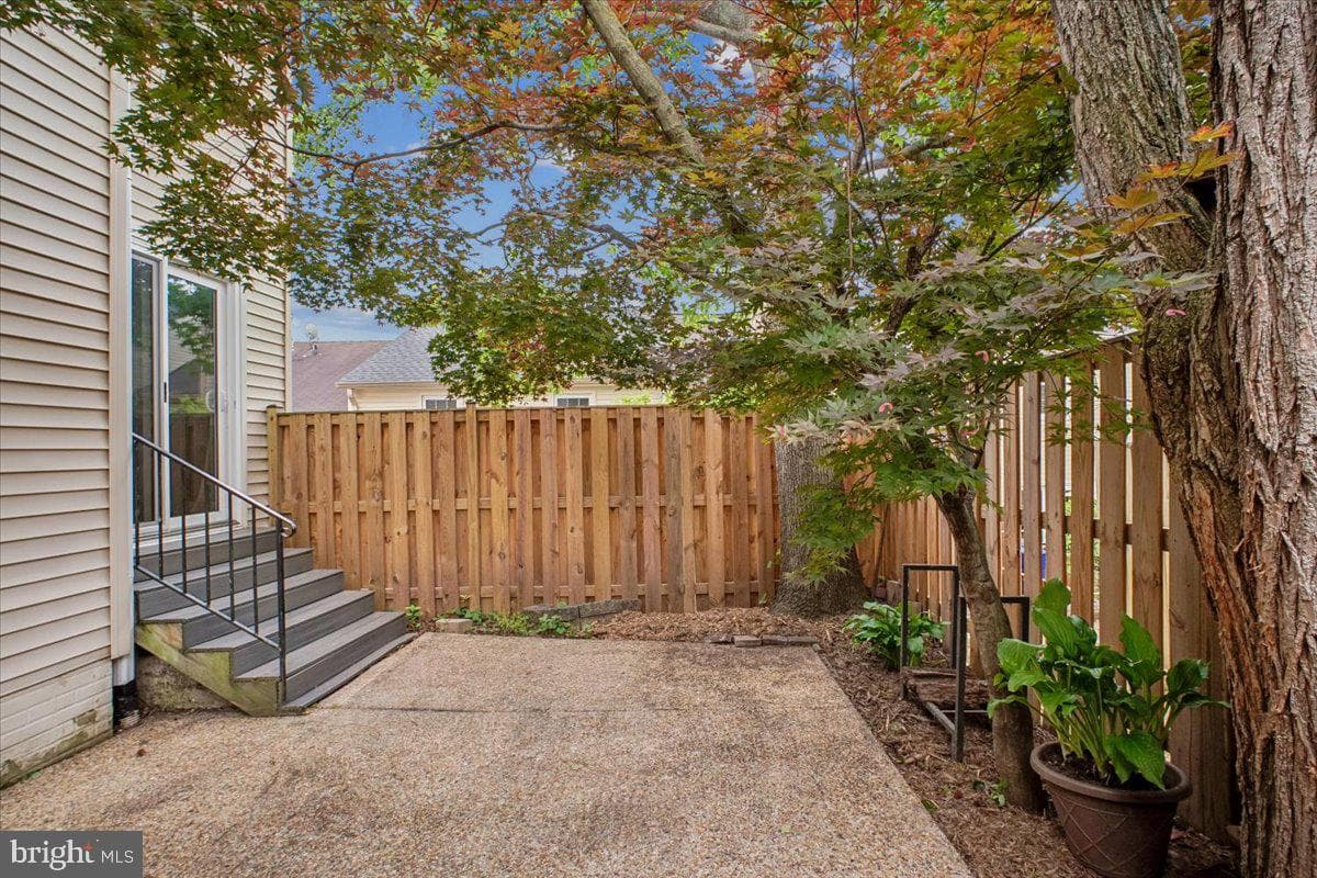 27 S Floyd Street photo 36
