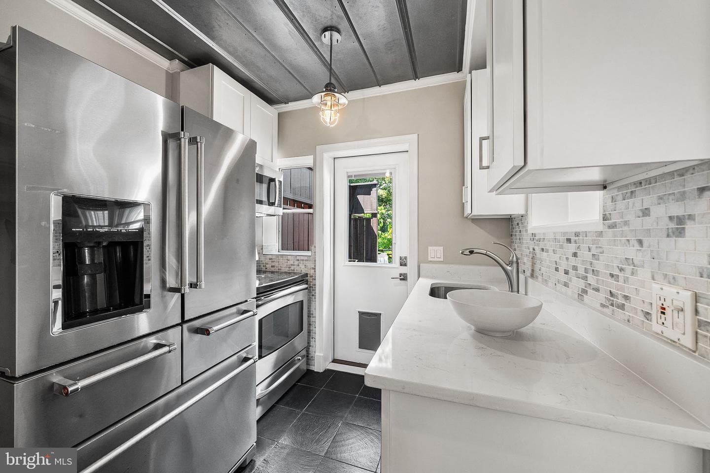 10 E Linden Street photo 18