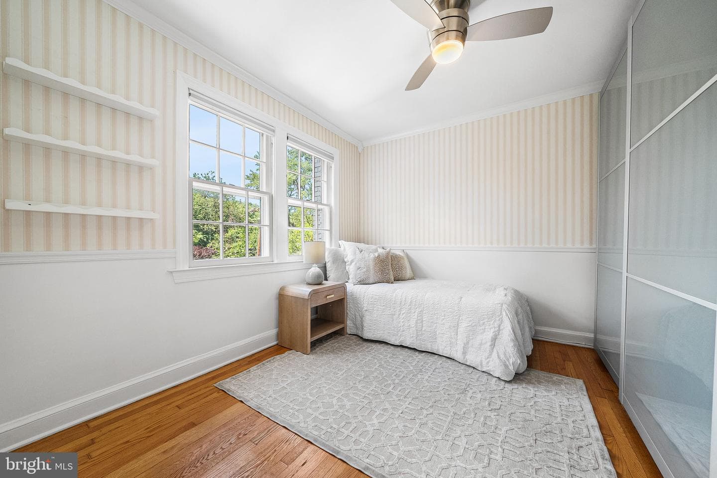 10 E Linden Street photo 22