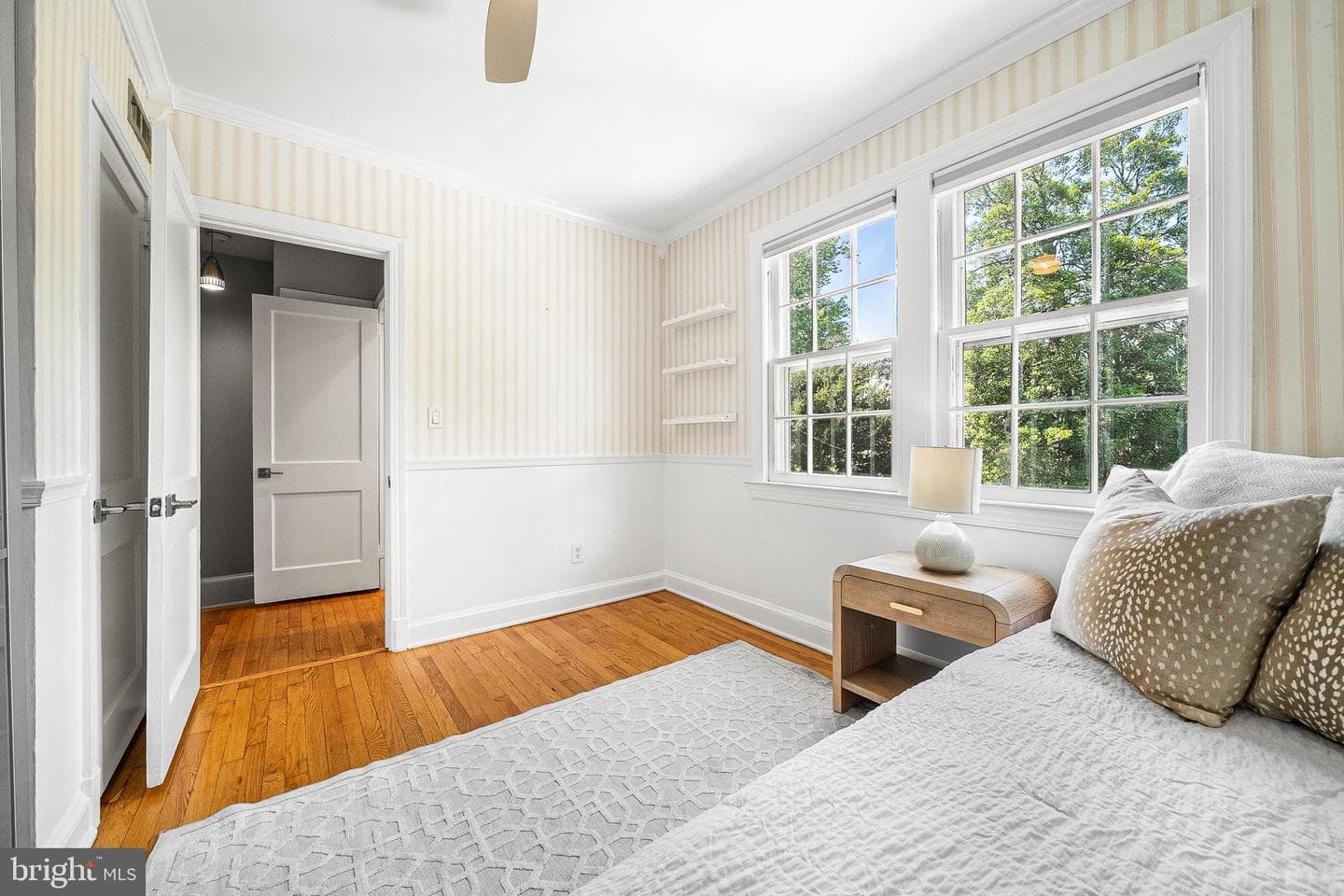 10 E Linden Street photo 24