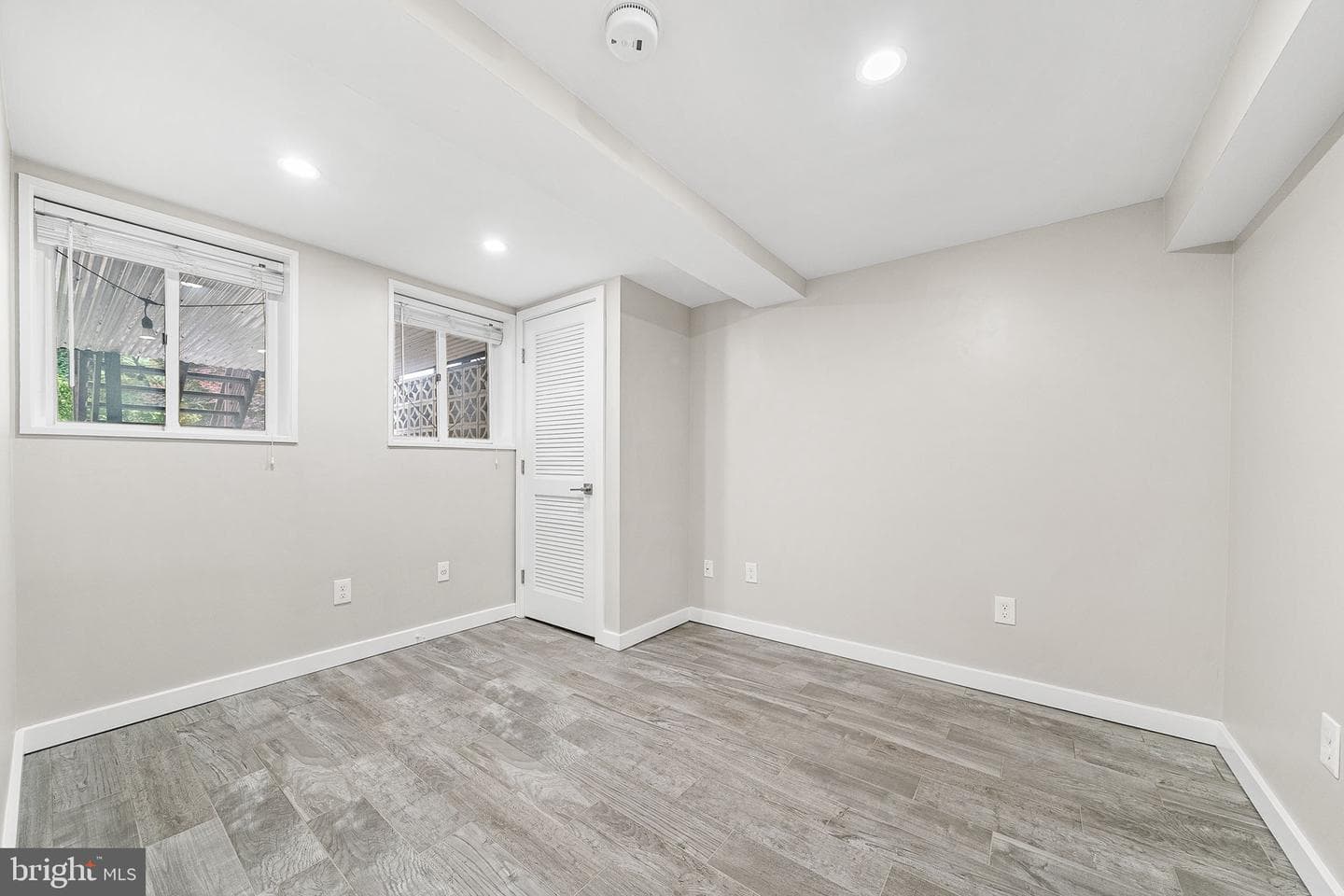 10 E Linden Street photo 31