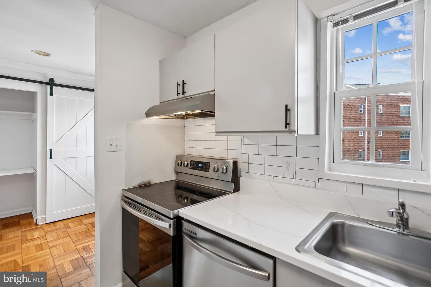 1702 W Abingdon Dr # 201 photo 13