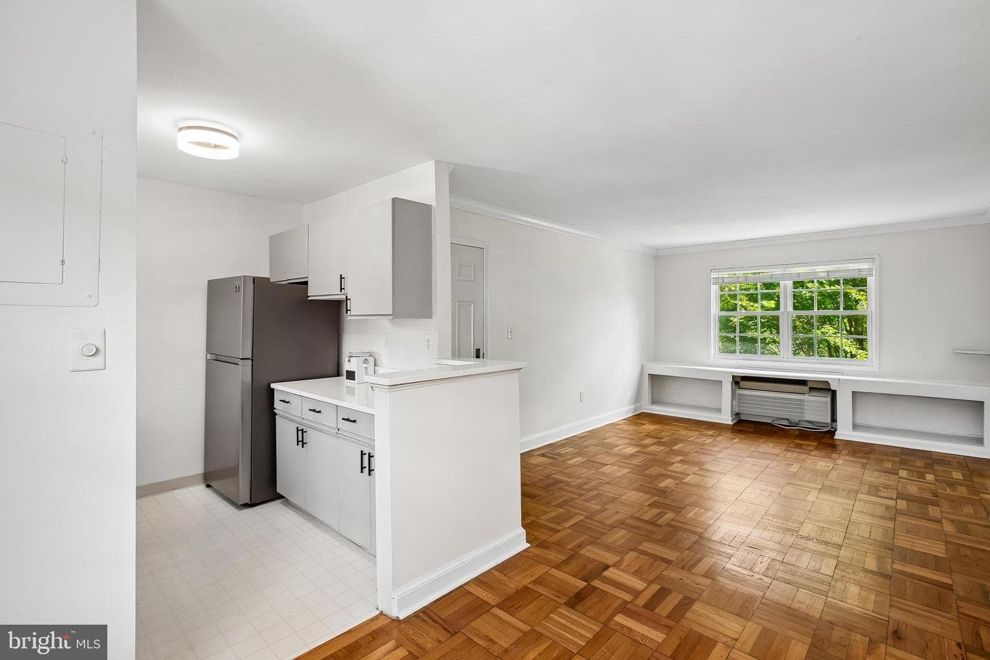 1702 W Abingdon Dr # 201 photo 15