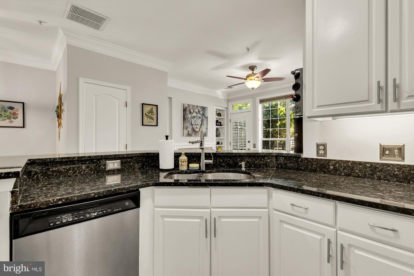 1737 Kingsgate Court photo 18
