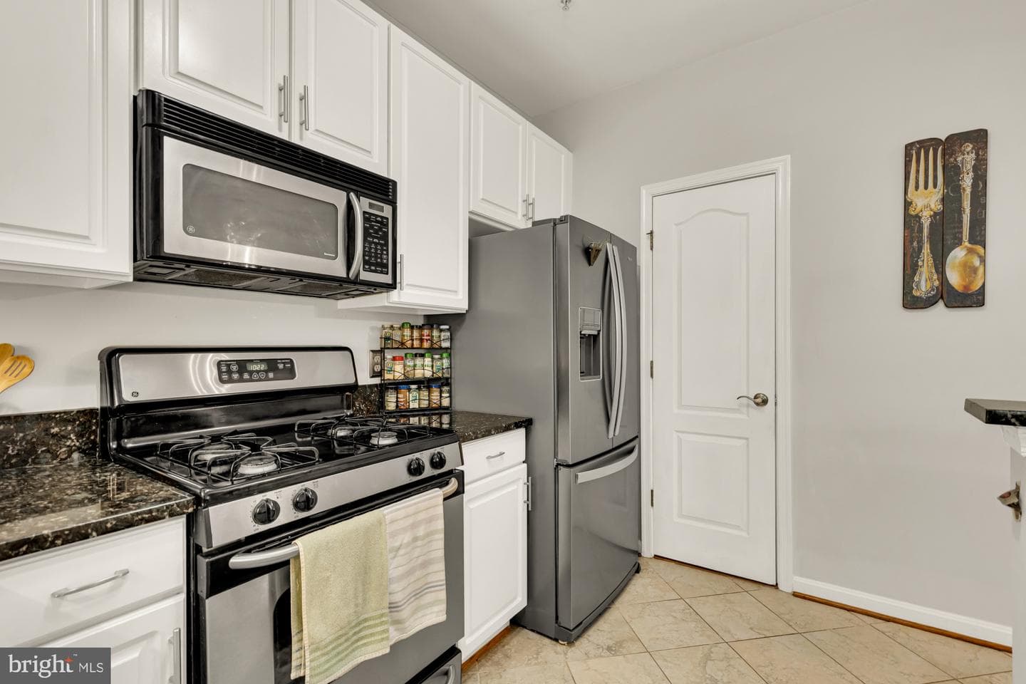 1737 Kingsgate Court photo 20