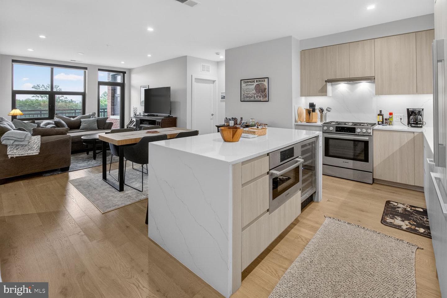 737 Swann Ave # 310, Alexandria