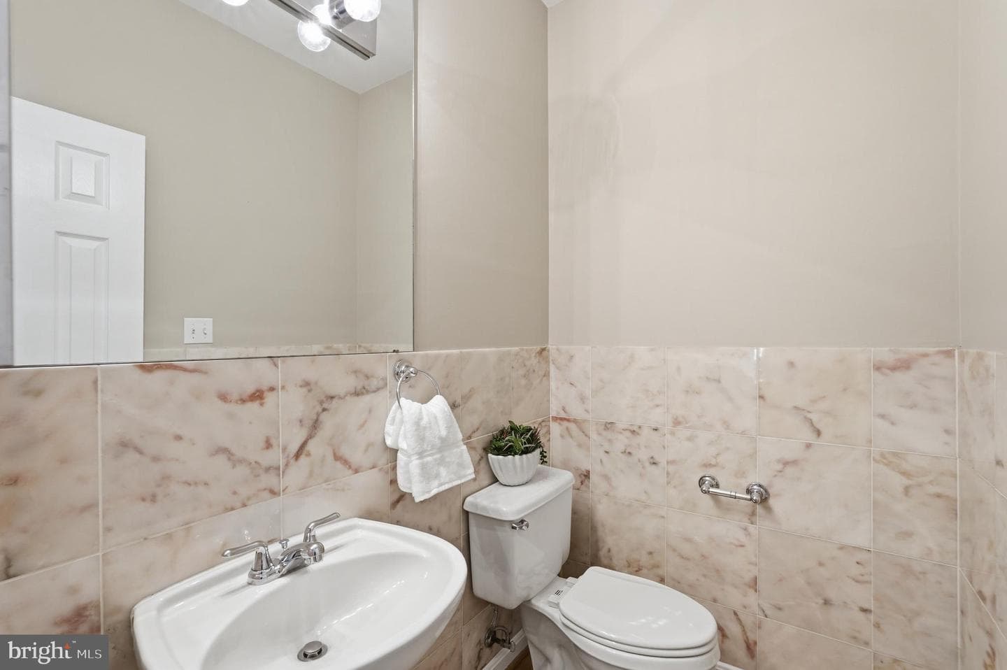 3298 Mount Vernon Avenue photo 21