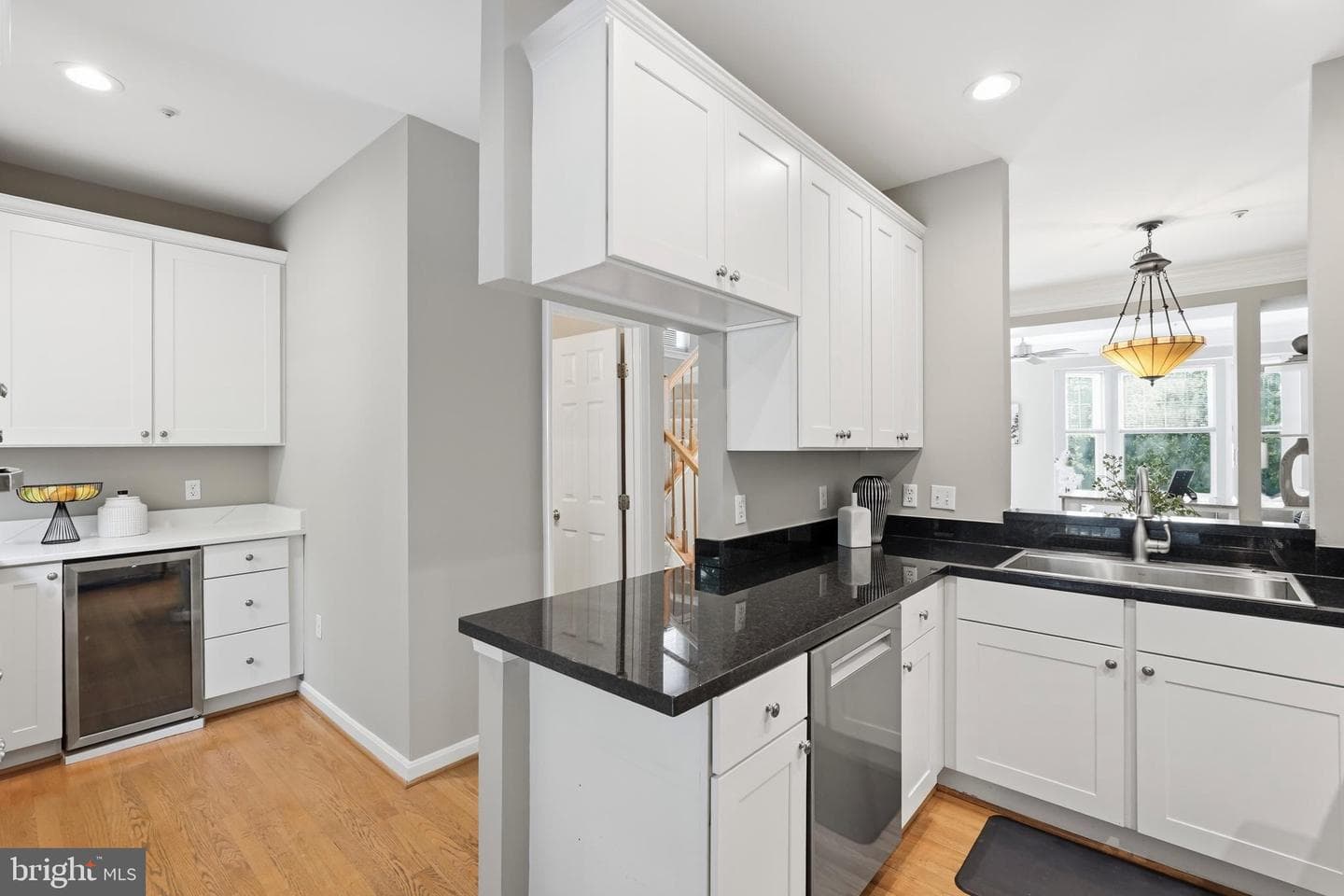 3298 Mount Vernon Avenue photo 3