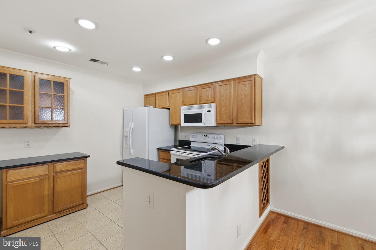 240 S Reynolds Street #212 photo 11