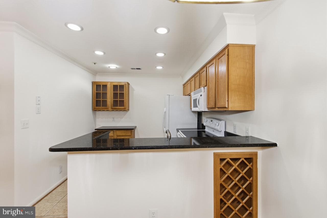 240 S Reynolds Street #212 photo 12