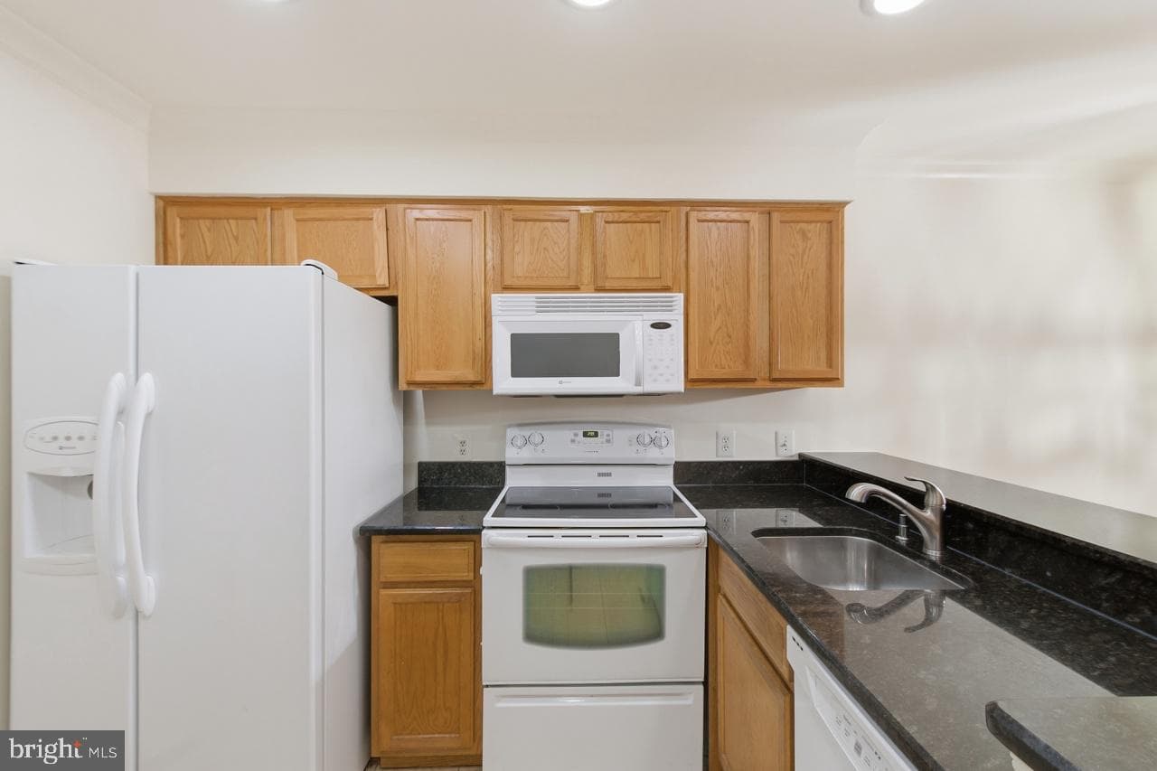 240 S Reynolds Street #212 photo 14