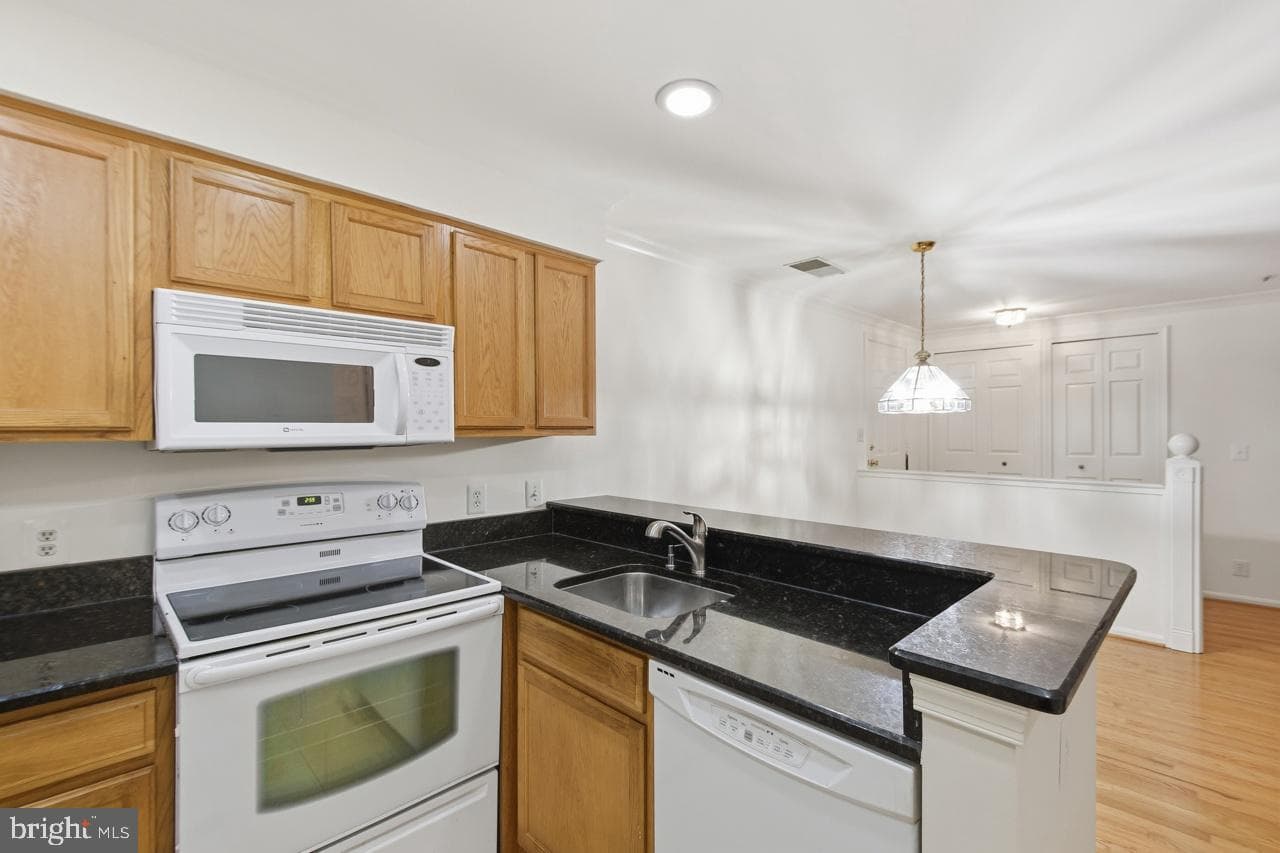 240 S Reynolds Street #212 photo 15