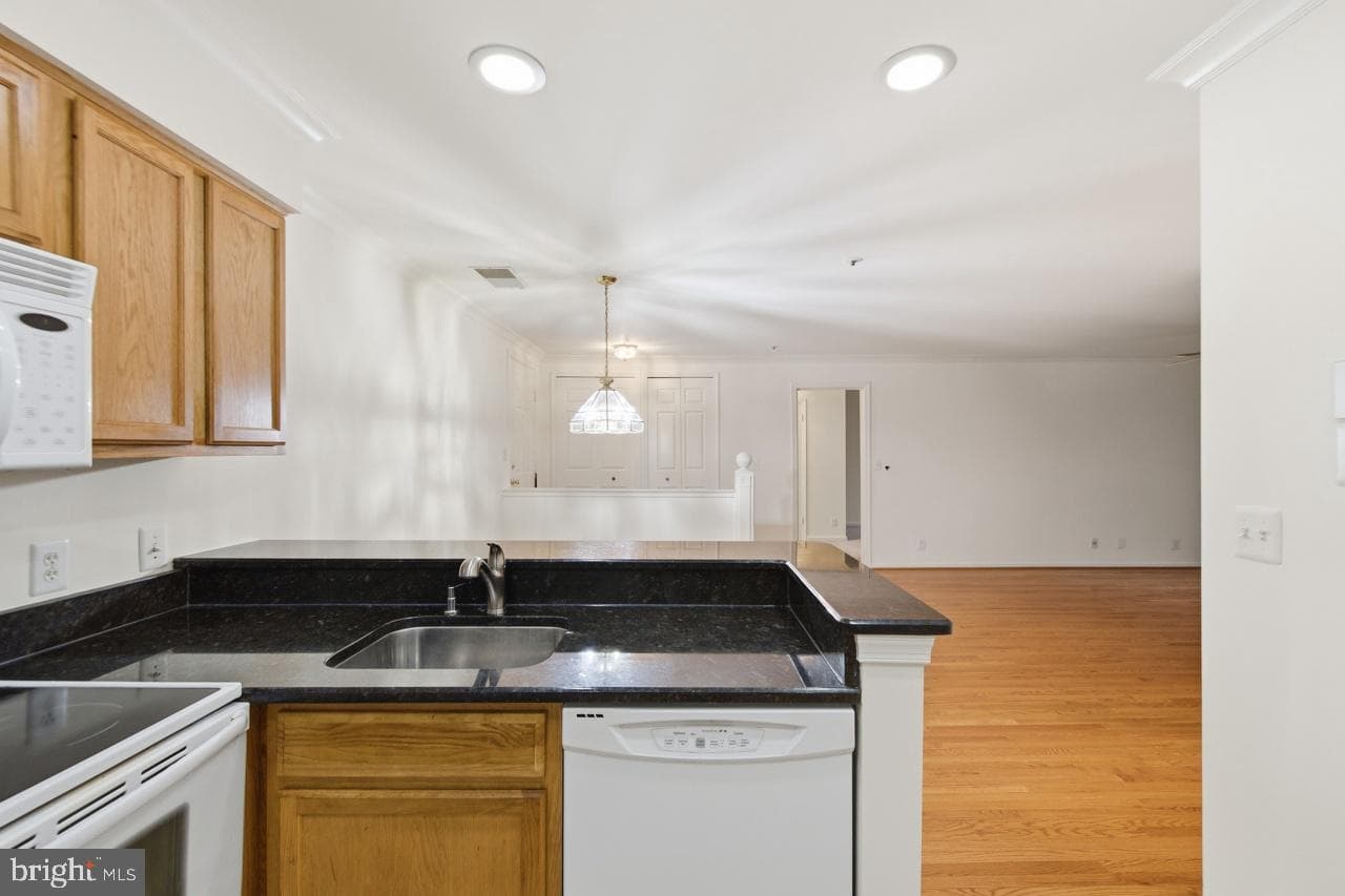 240 S Reynolds Street #212 photo 16