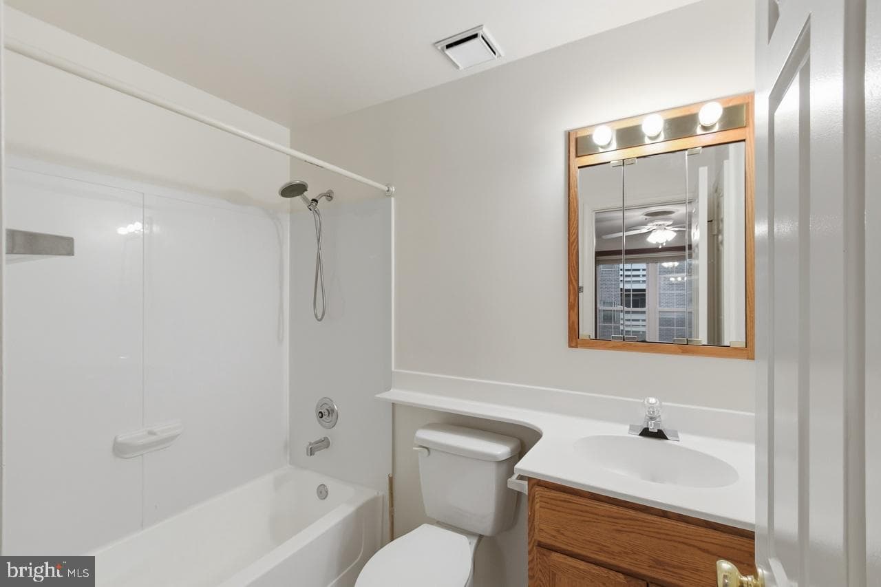240 S Reynolds Street #212 photo 18