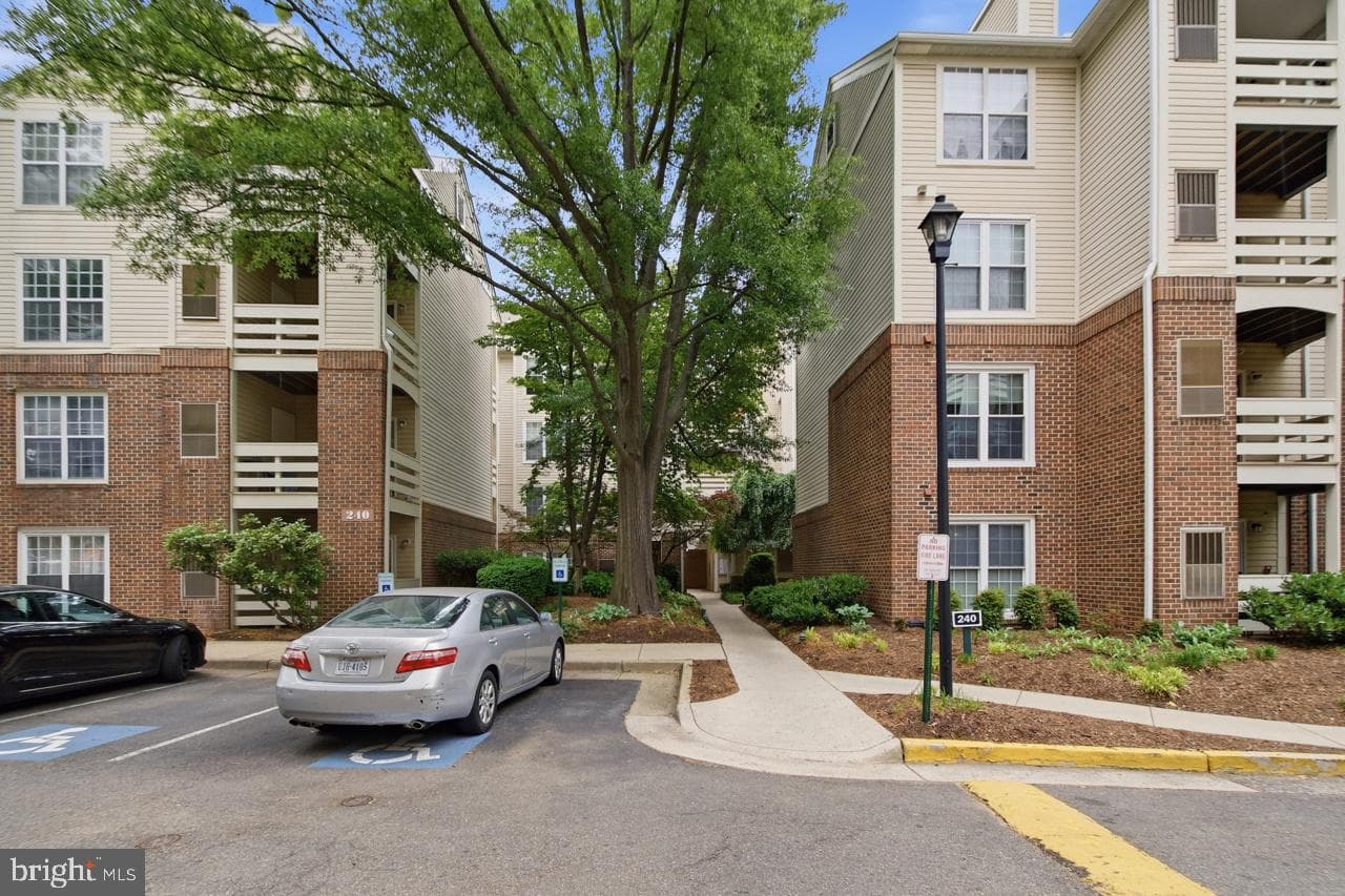 240 S Reynolds Street #212 photo 2