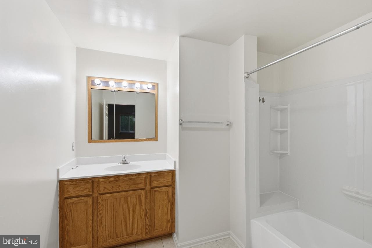 240 S Reynolds Street #212 photo 24