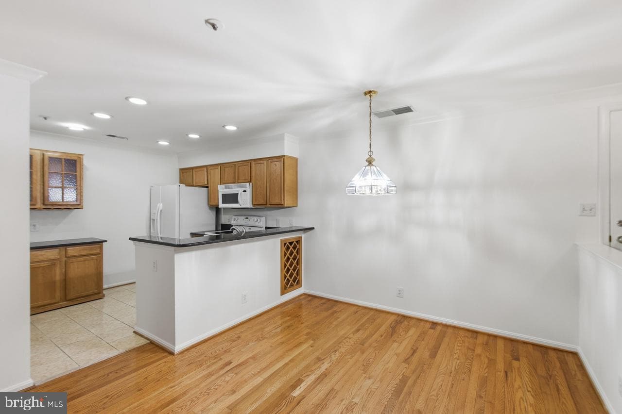 240 S Reynolds Street #212 photo 9