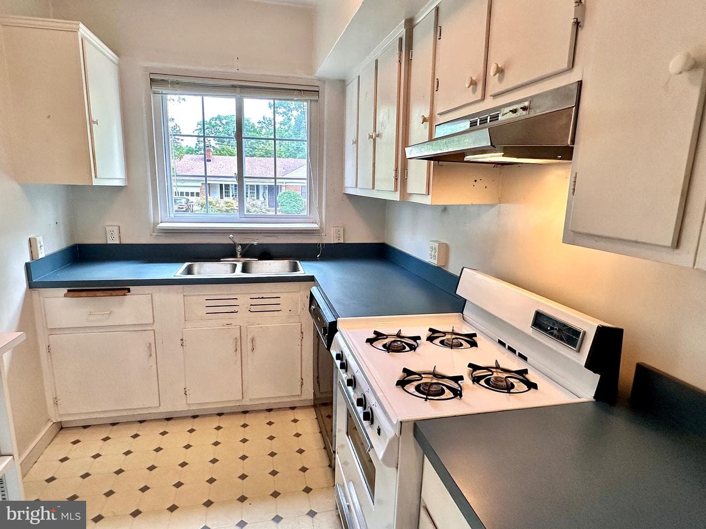 1119 Beverley Drive photo 5