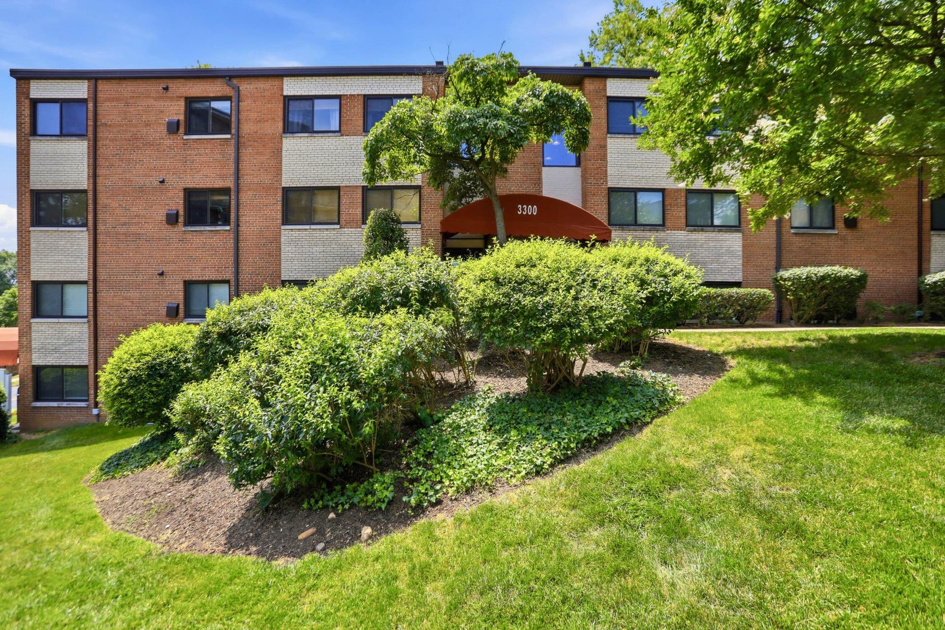 3300 S 28th Street #402, Alexandria