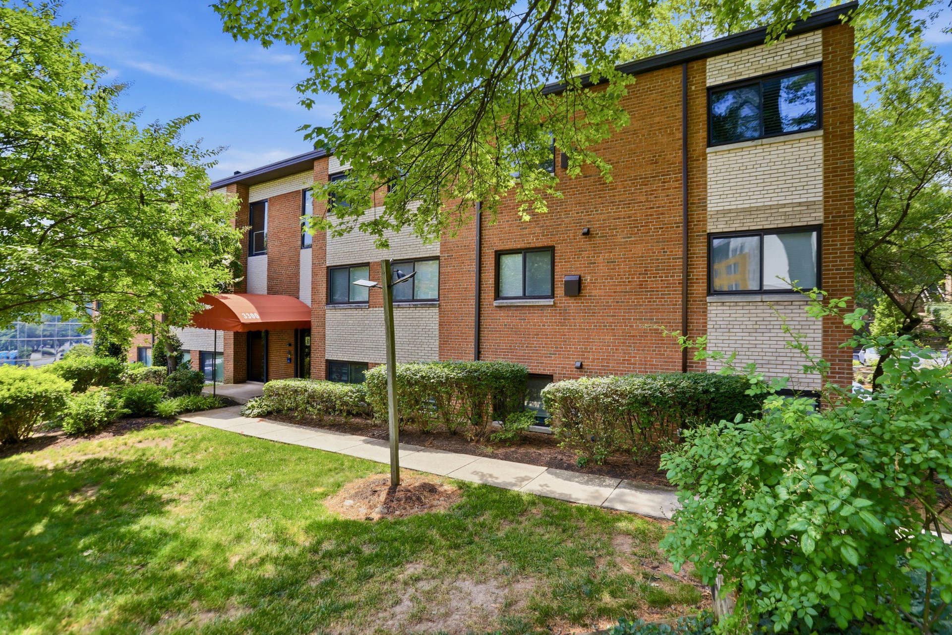 3300 S 28th Street #402, Alexandria