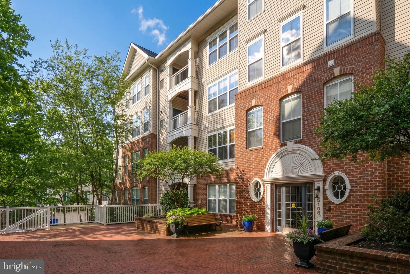 5108 Donovan Dr # 305
