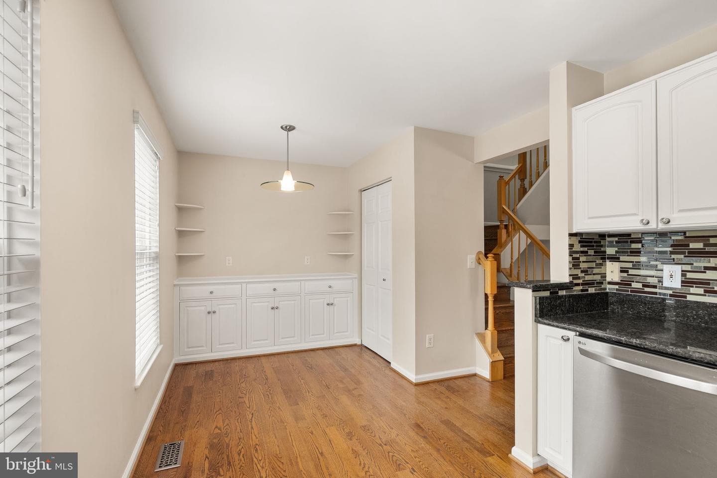 917 Rolfe Place photo 43