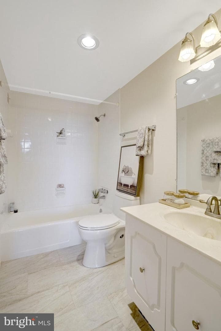 5500 Holmes Run Parkway #1118 photo 25