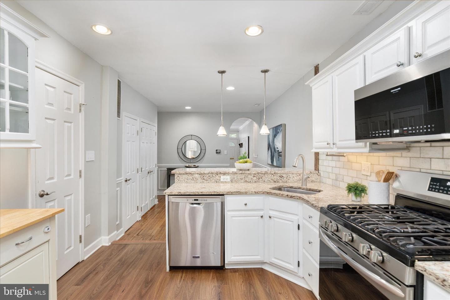523 N Alfred Street photo 10