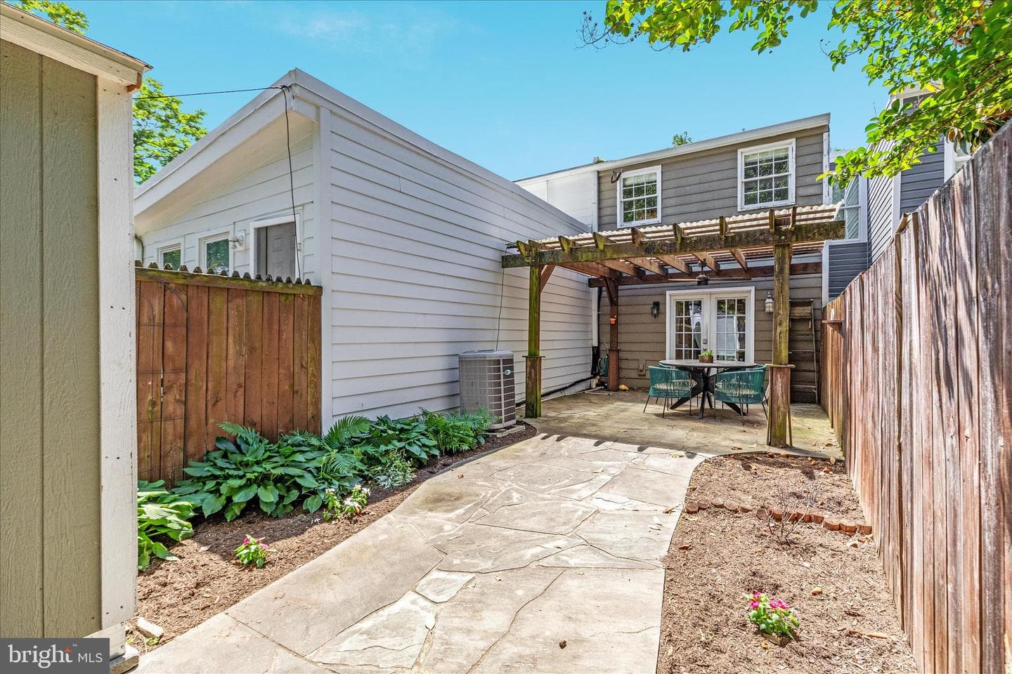 523 N Alfred Street photo 26