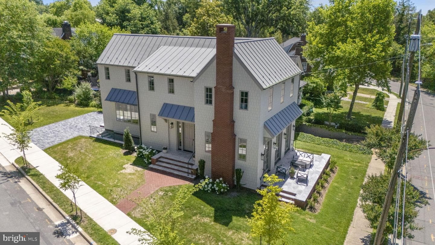 1004 Virginia Avenue photo 3