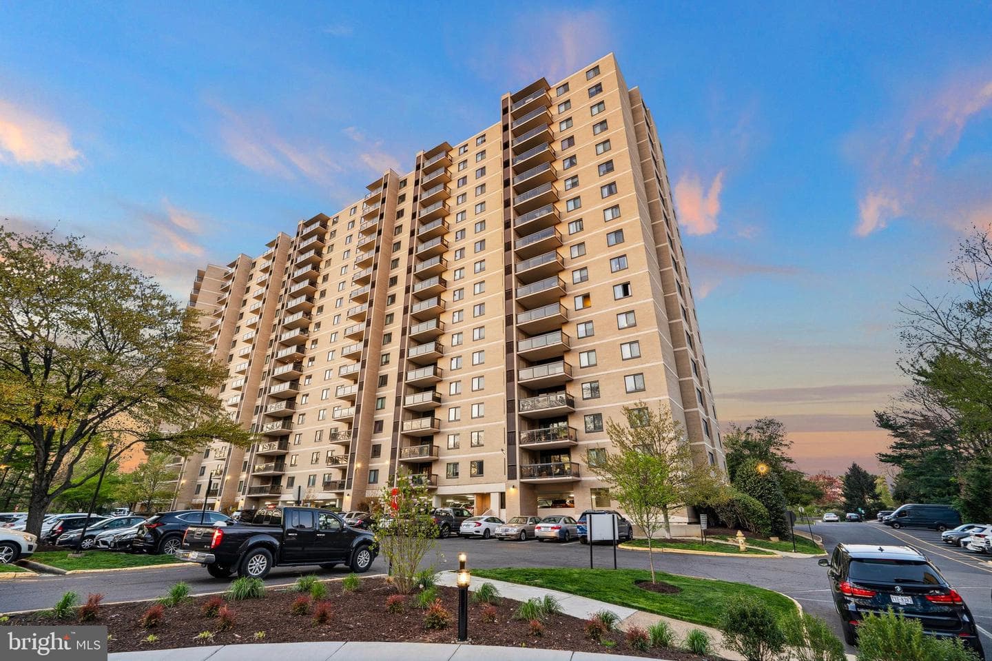 307 Yoakum Parkway #706 photo 4